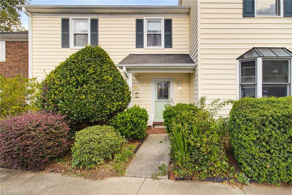 2522 Cottage Place Property Photo 1