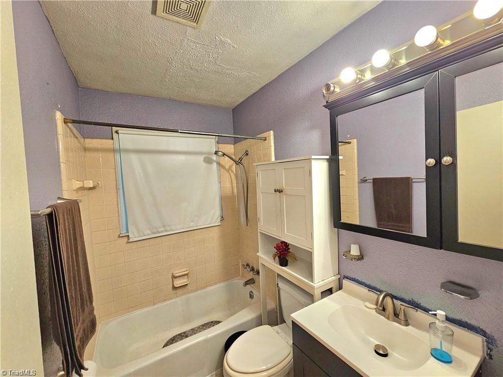 1111 Winslow Street Property Photo 9