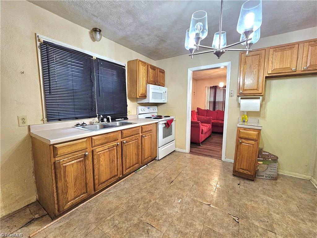 1111 Winslow Street Property Photo 14