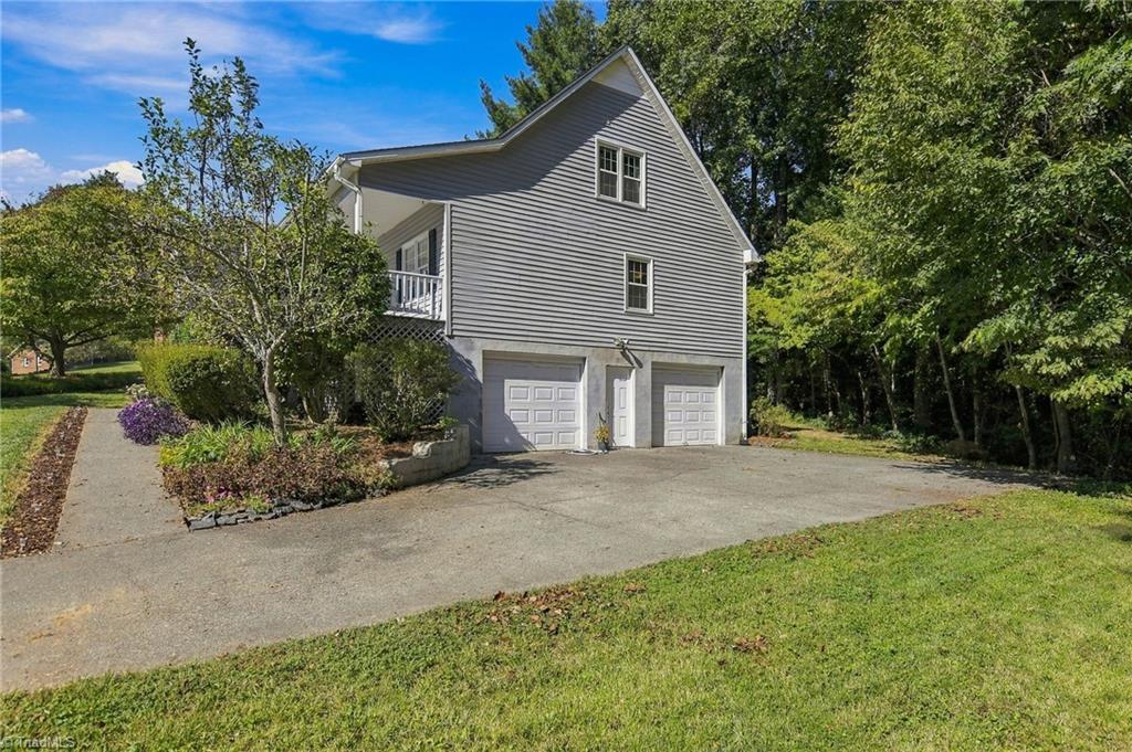 2370 Oakton Drive Property Photo 4
