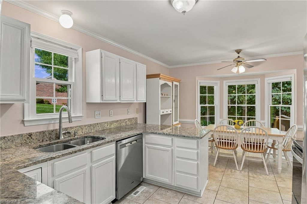 2370 Oakton Drive Property Photo 12