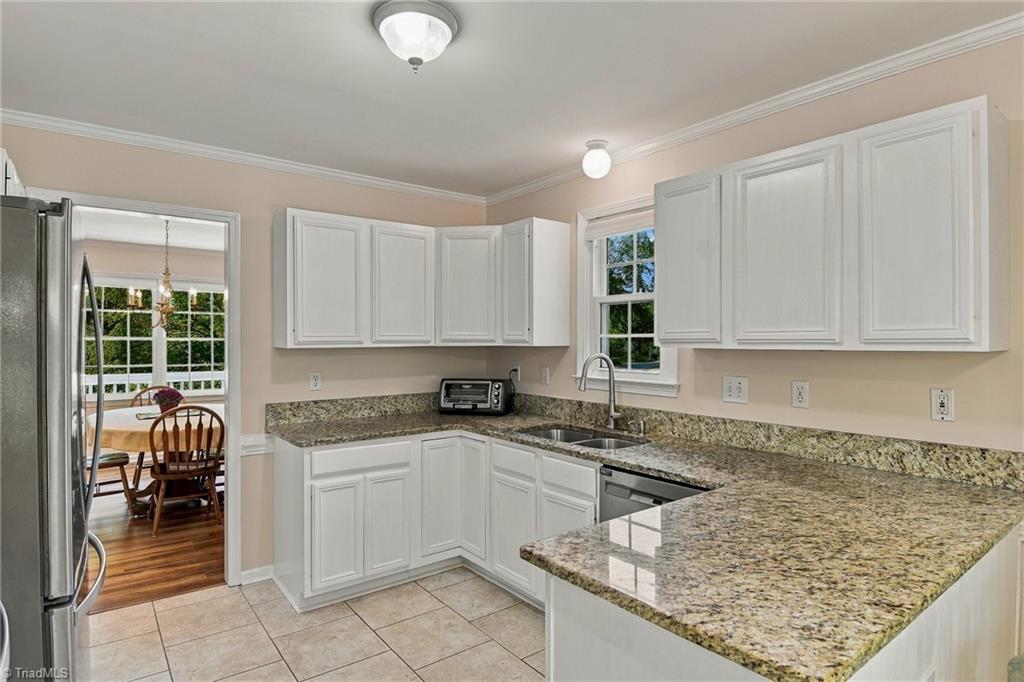 2370 Oakton Drive Property Photo 14