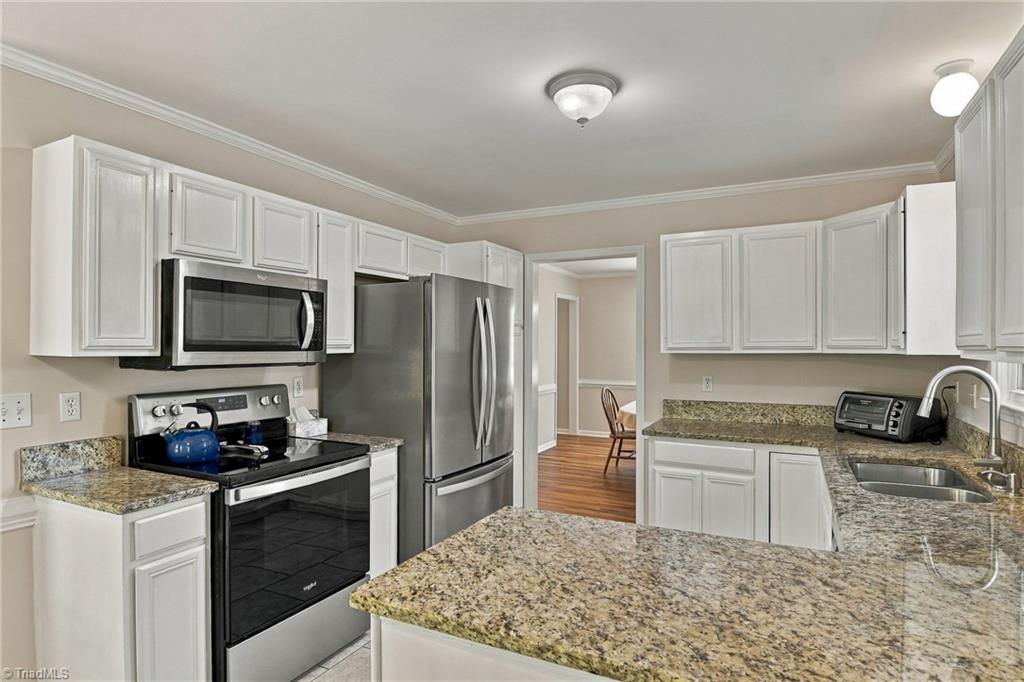 2370 Oakton Drive Property Photo 15