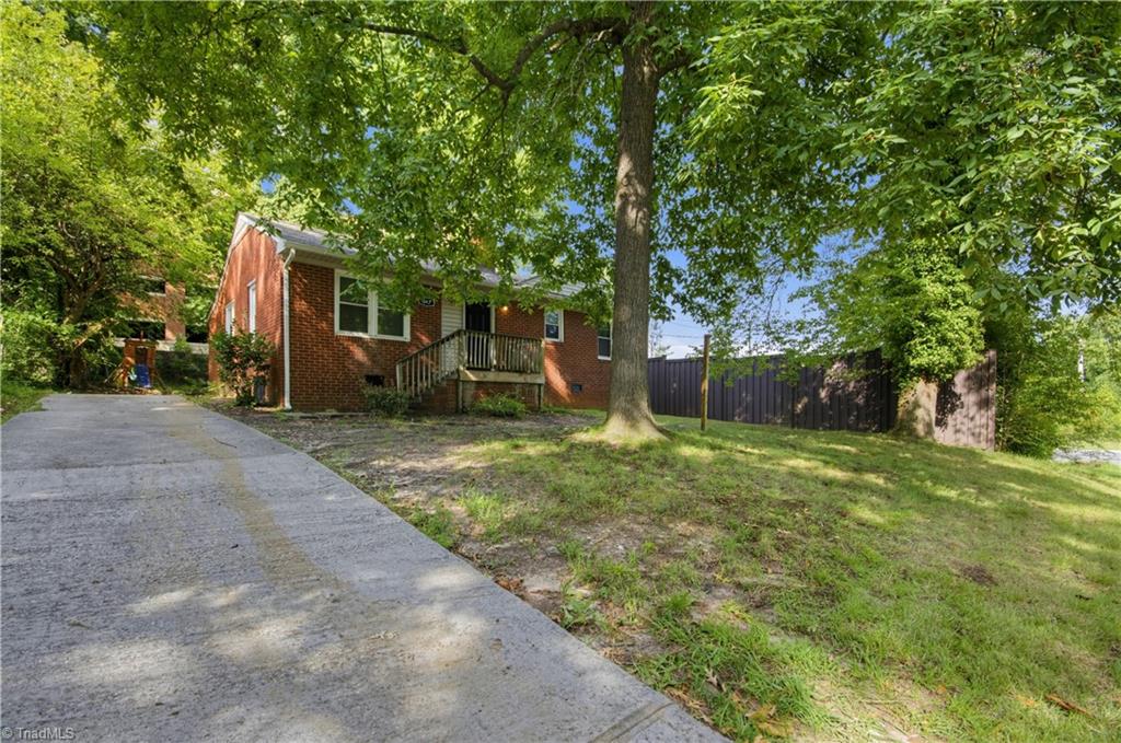 843 Willow Place Property Photo 1