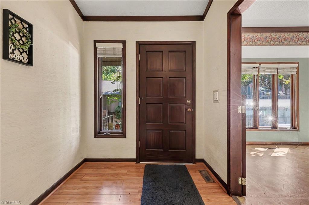 204 Ridgelea Court Property Photo 4