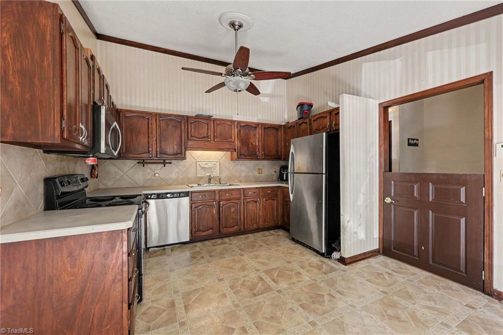 204 Ridgelea Court Property Photo 10