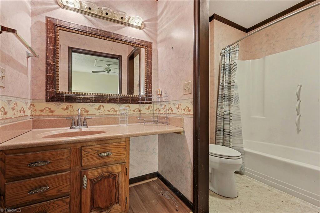 204 Ridgelea Court Property Photo 14