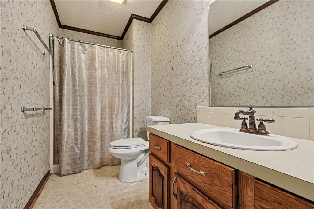 204 Ridgelea Court Property Photo 18