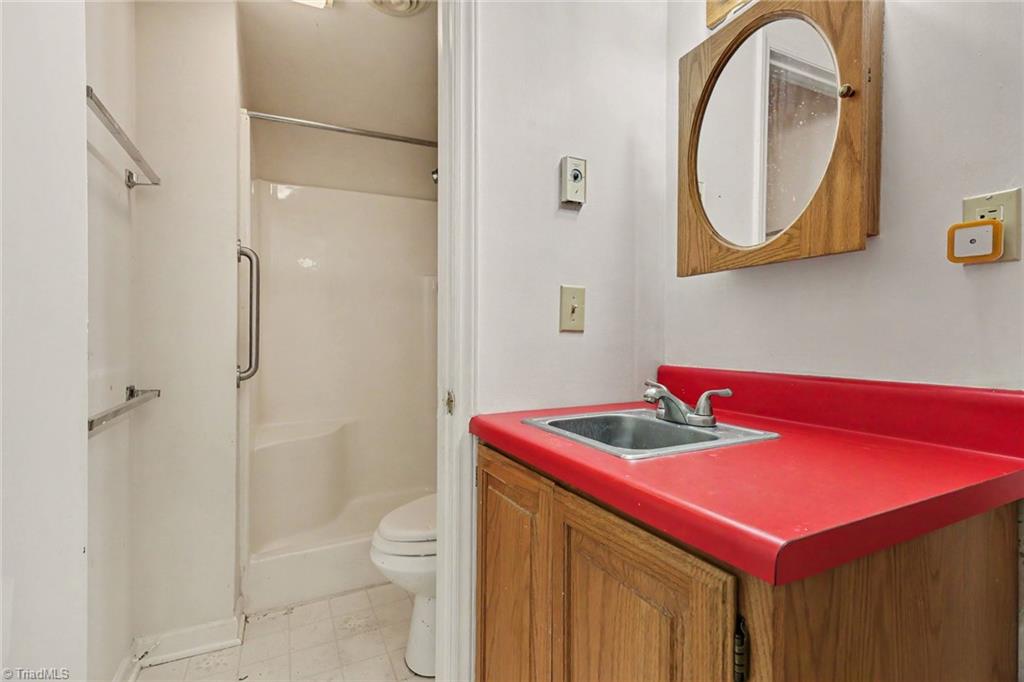 204 Ridgelea Court Property Photo 24