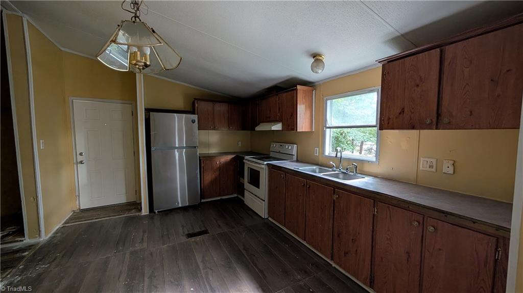 8007 Cain Wood Court Property Photo 2
