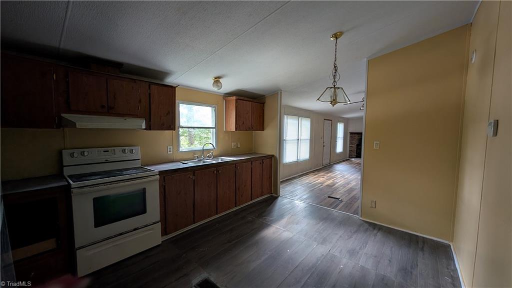 8007 Cain Wood Court Property Photo 3