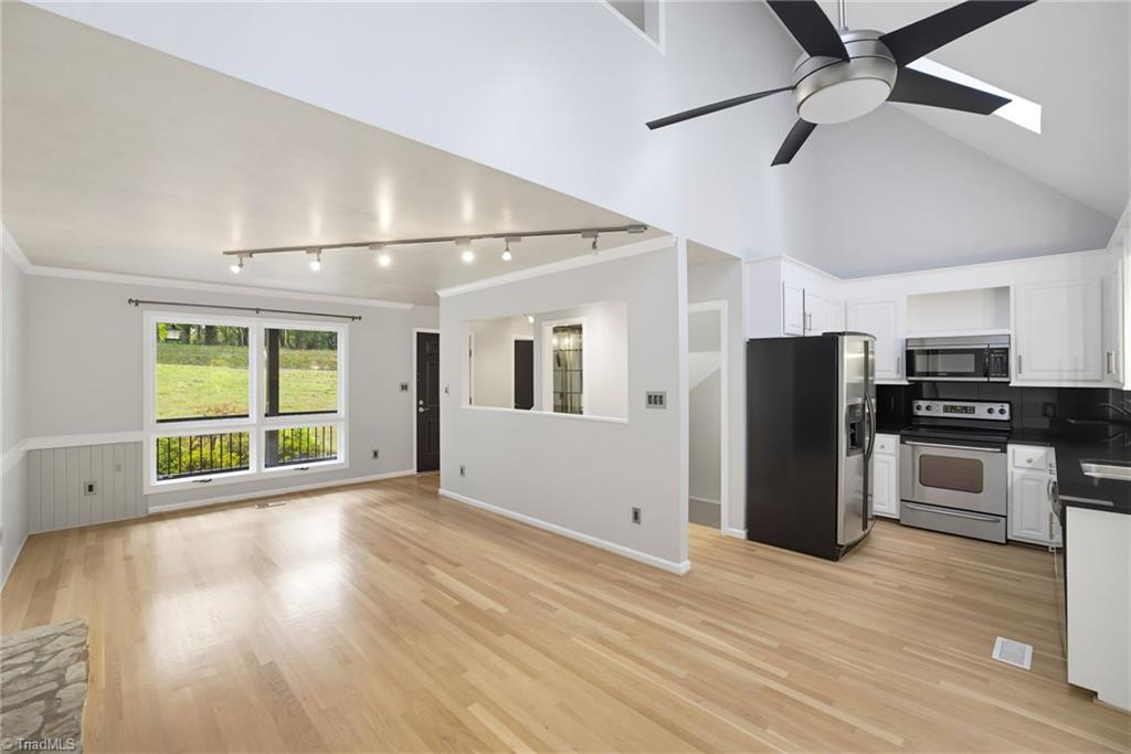 1008 Eastshore Circle Property Photo 7