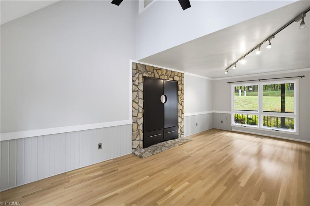 1008 Eastshore Circle Property Photo 8
