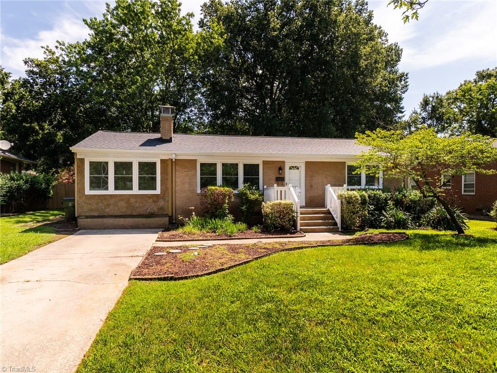 1527 Sherwood Drive Property Photo 1