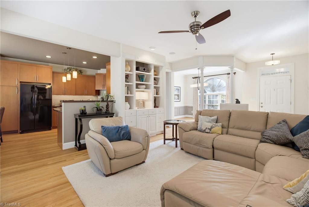 2704 Currieton Court Property Photo 14