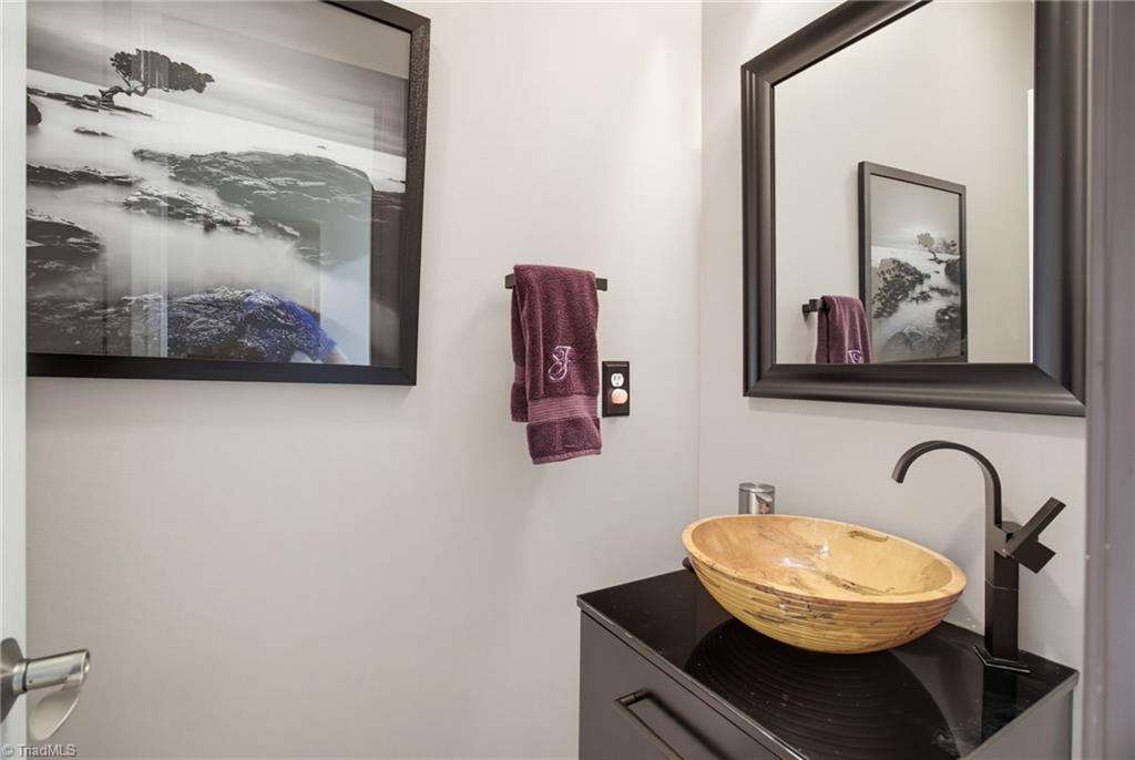 2704 Currieton Court Property Photo 23