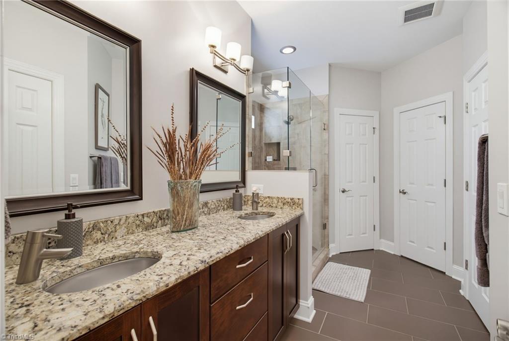 2704 Currieton Court Property Photo 26