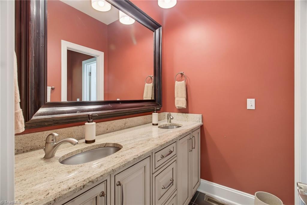 2704 Currieton Court Property Photo 30