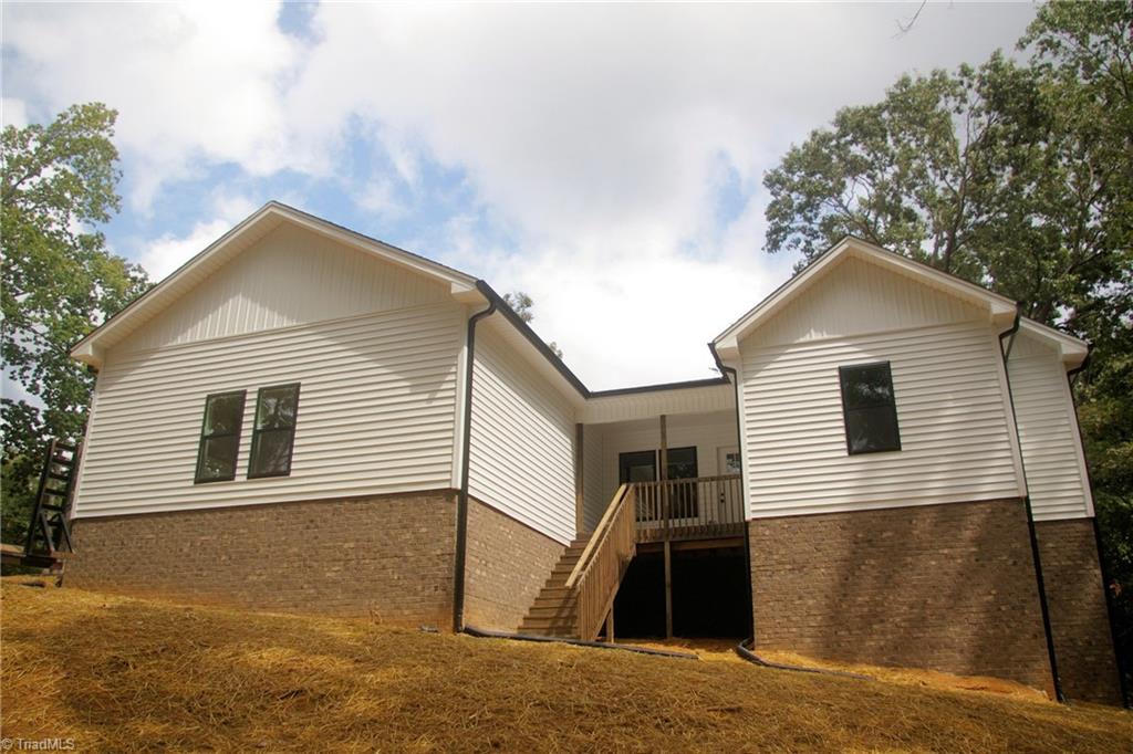104 Oakwood Trail Road Property Photo 1