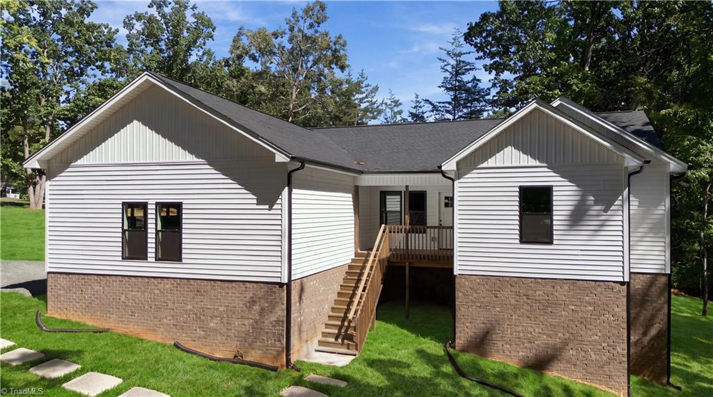 104 Oakwood Trail Road Property Photo 1