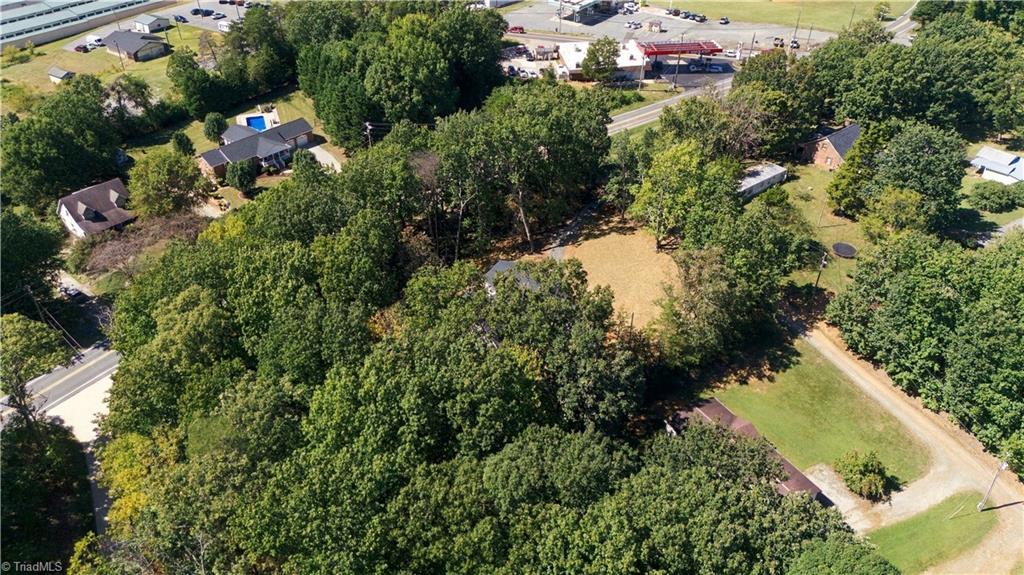 104 Oakwood Trail Road Property Photo 5