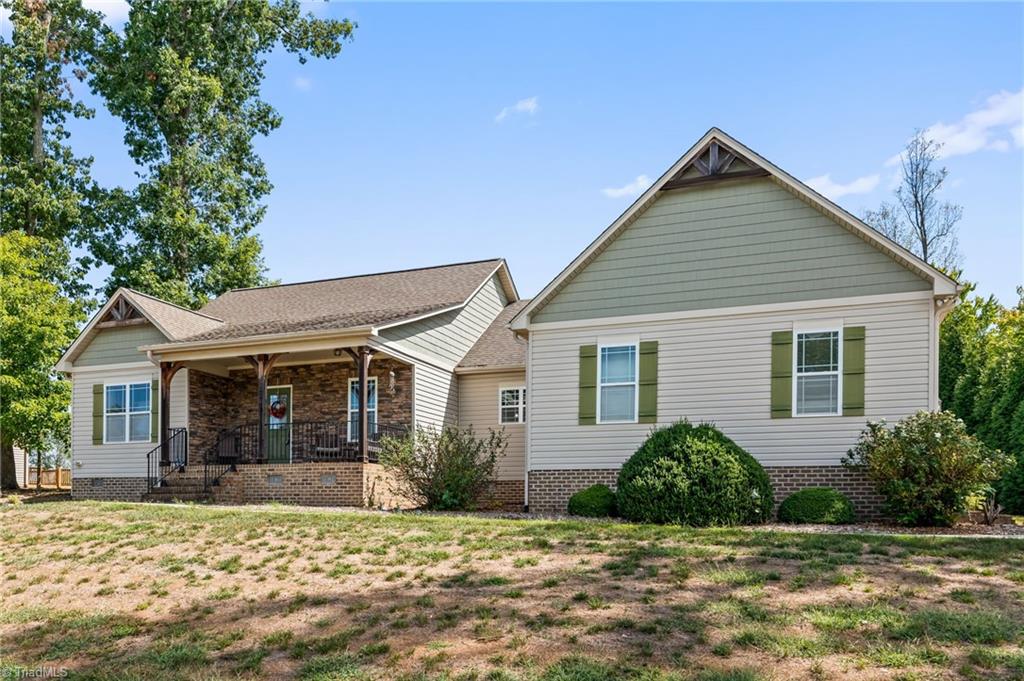 134 Ravensbourne Trace Property Photo 1