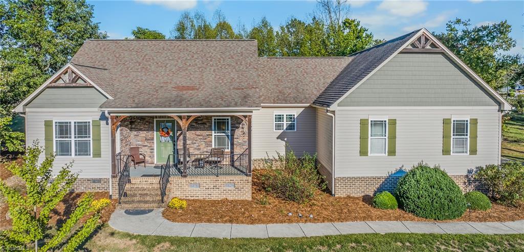 134 Ravensbourne Trace Property Photo 1