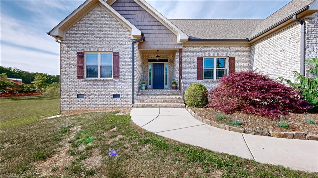 8128 Belews Creek Road Property Photo 3