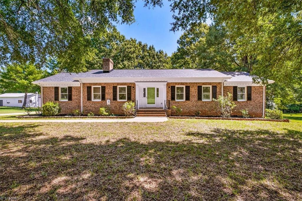 124 Clydes Drive Property Photo 1