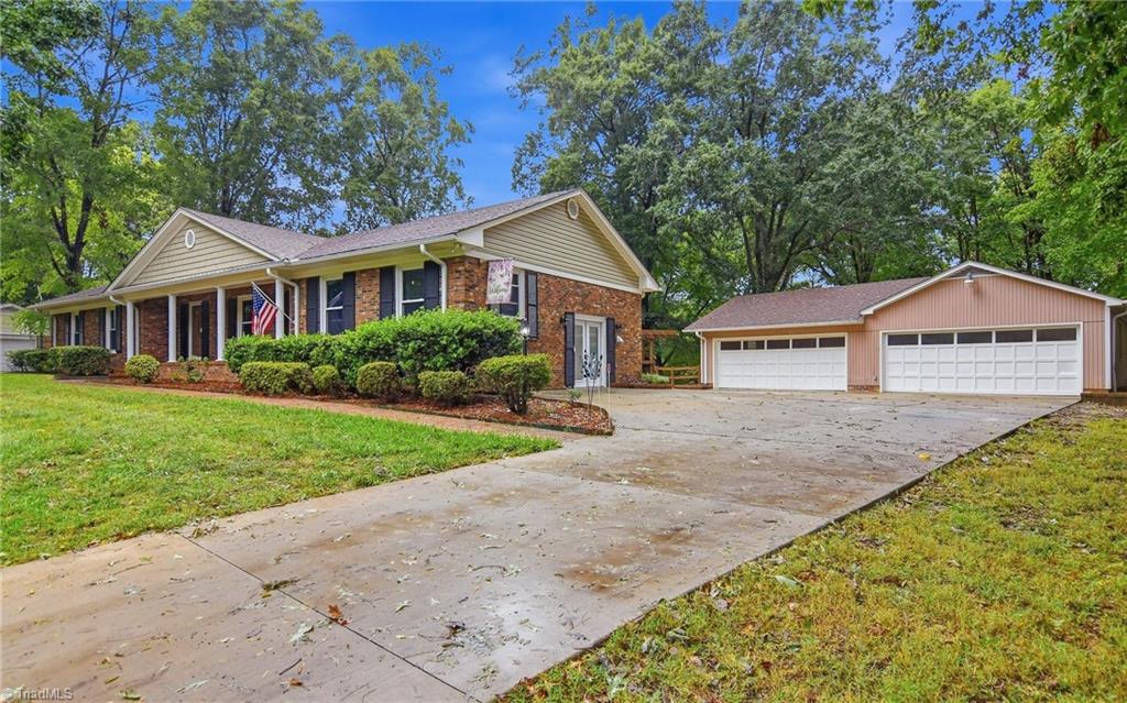 5806 Carriage Lane Property Photo 2