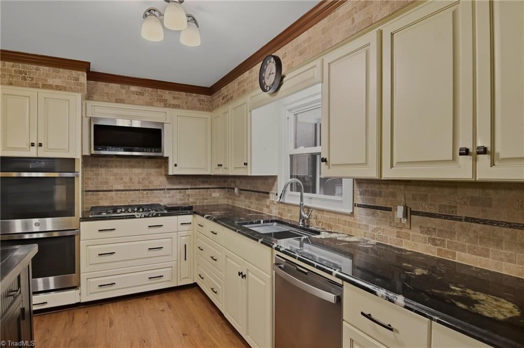 5806 Carriage Lane Property Photo 9