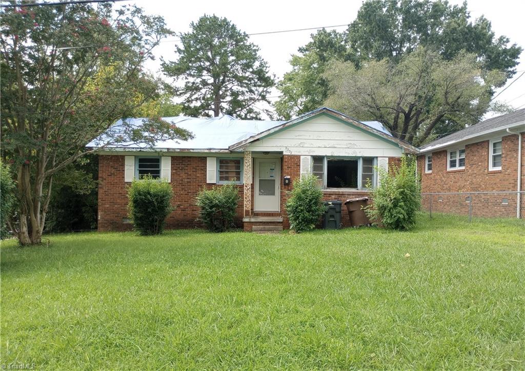 2202 Pear Street Property Photo 1