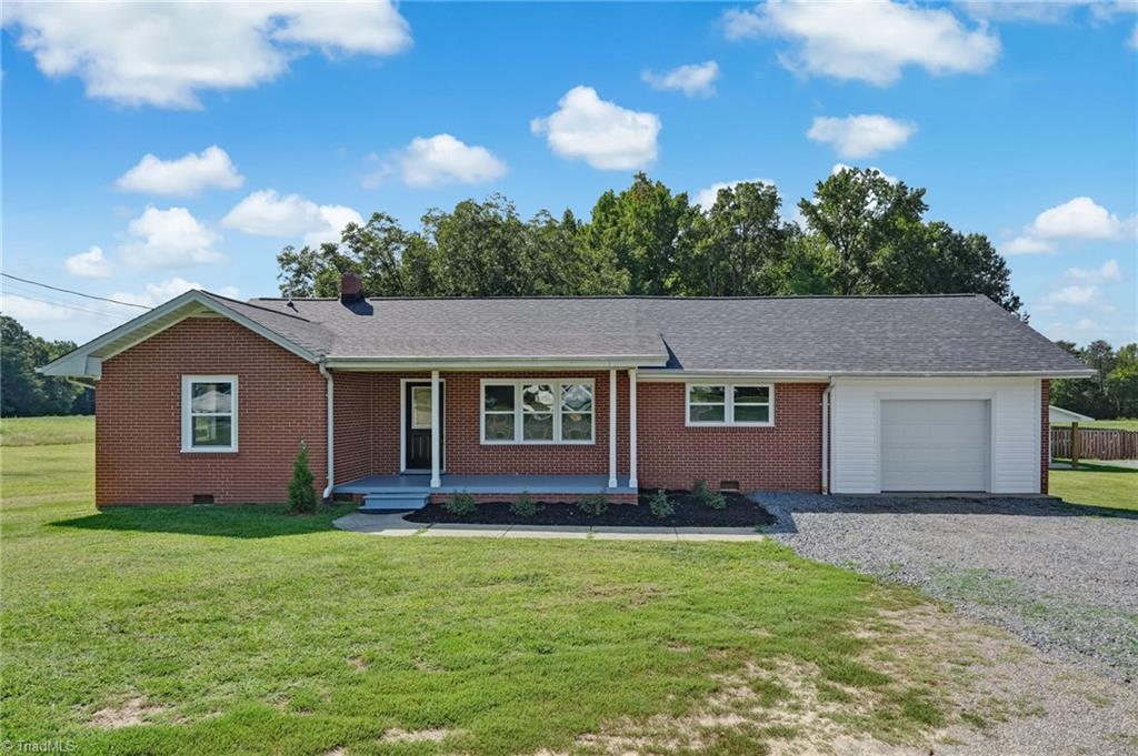 2084 & 2086 Nc Highway 87 Property Photo 2