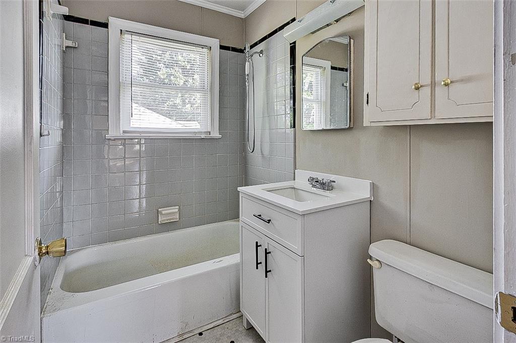 950 Cliff Road Property Photo 22