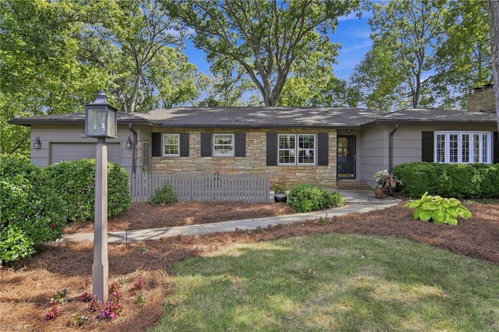 1201 Strathmore Circle Property Photo 2