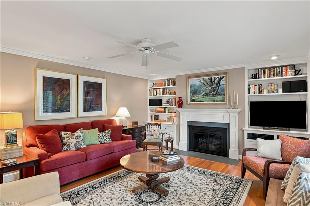 1201 Strathmore Circle Property Photo 6
