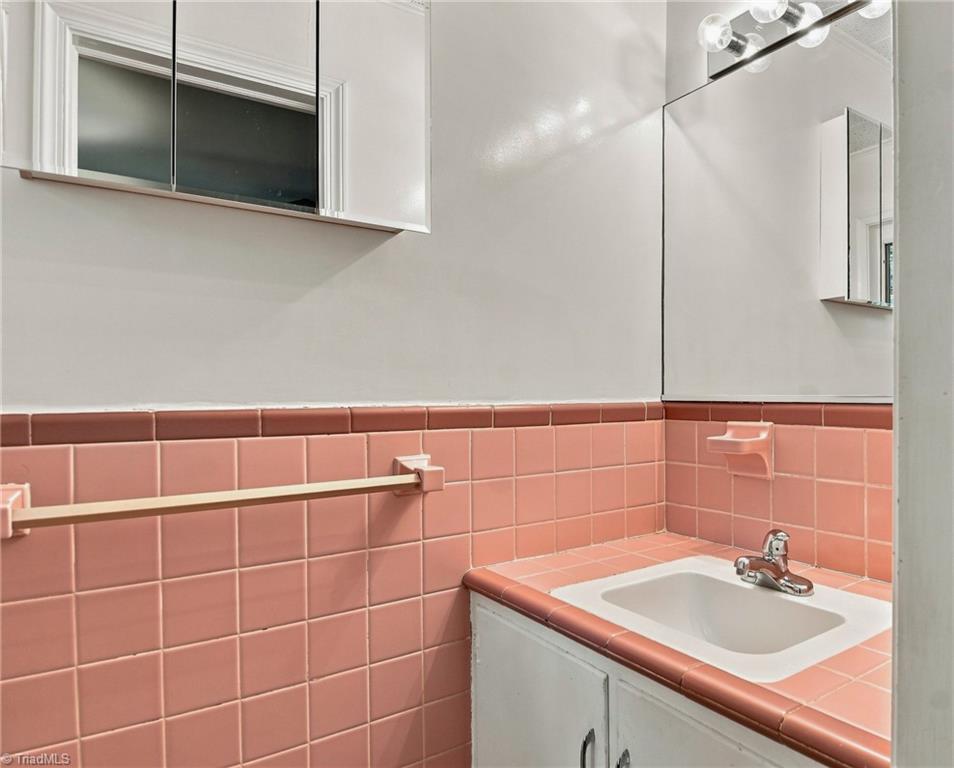1201 Strathmore Circle Property Photo 17