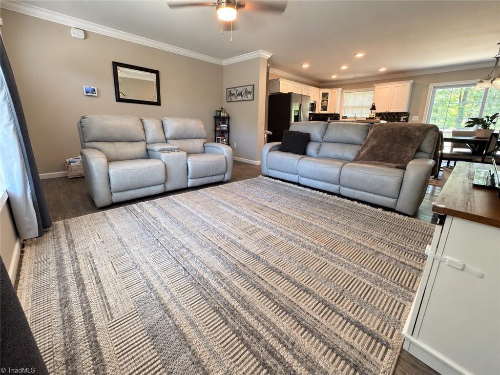 205 Lake Drive Property Photo 4