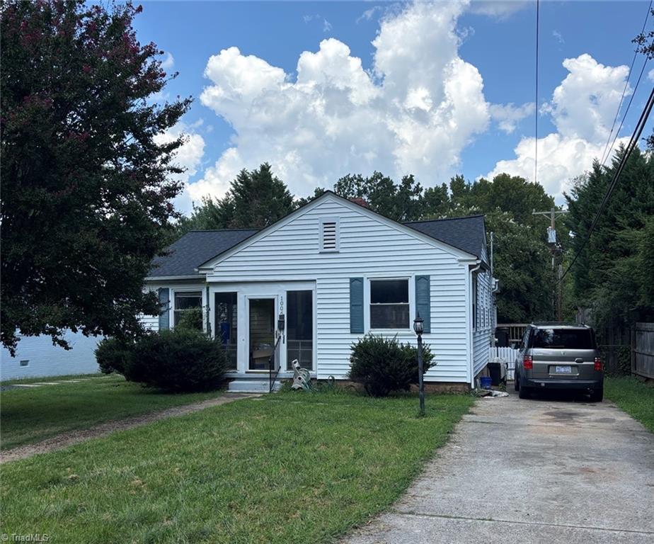1006 Northwood Street W Property Photo 1