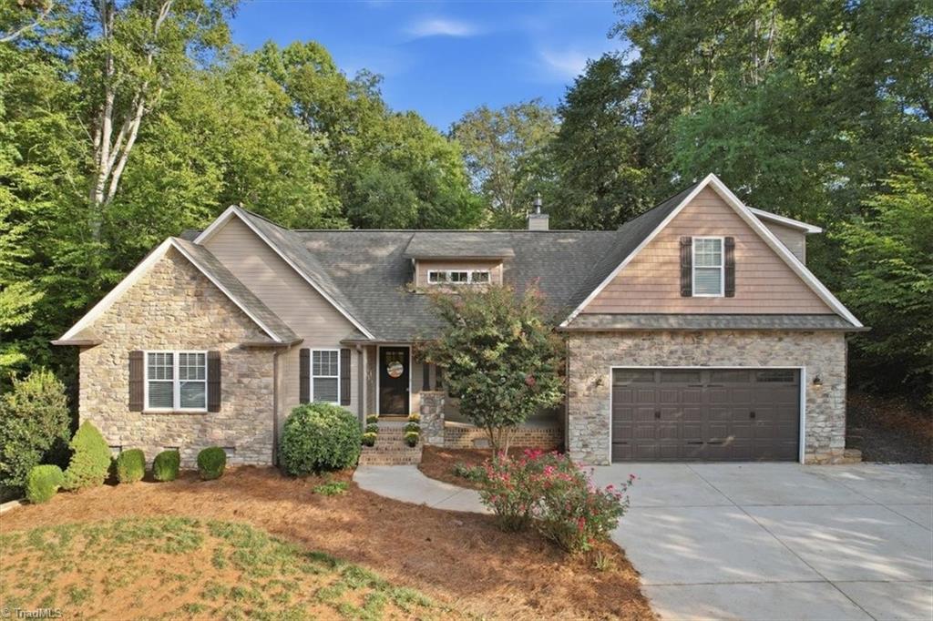 290 Twin Creeks Drive Property Photo 1
