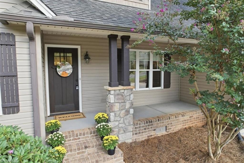 290 Twin Creeks Drive Property Photo 4