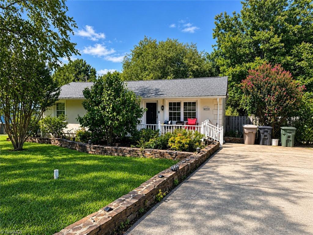 4711 Summit Avenue Property Photo 1