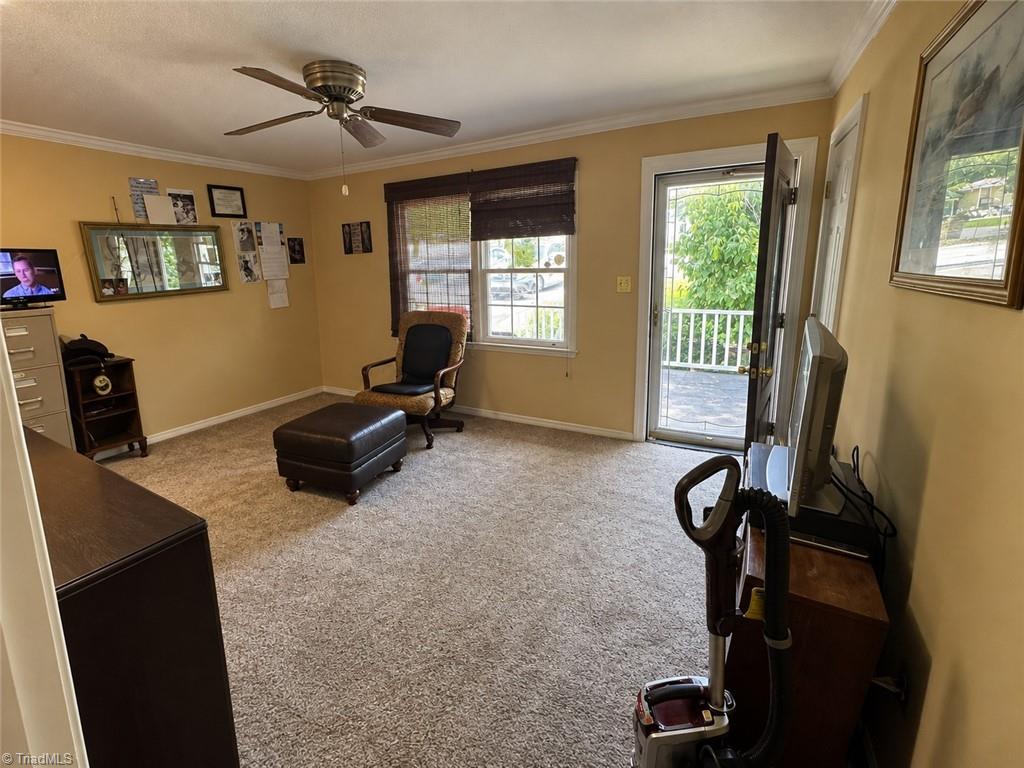 4711 Summit Avenue Property Photo 5