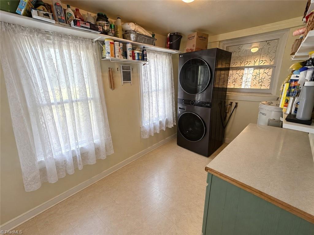 4711 Summit Avenue Property Photo 7