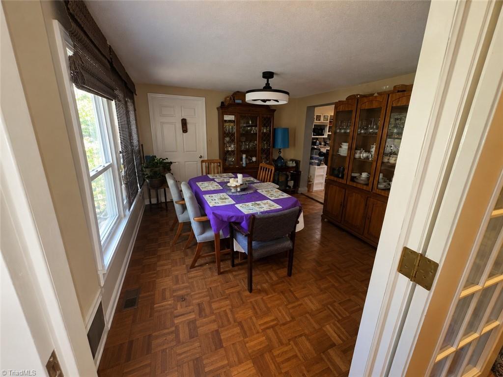 4711 Summit Avenue Property Photo 8