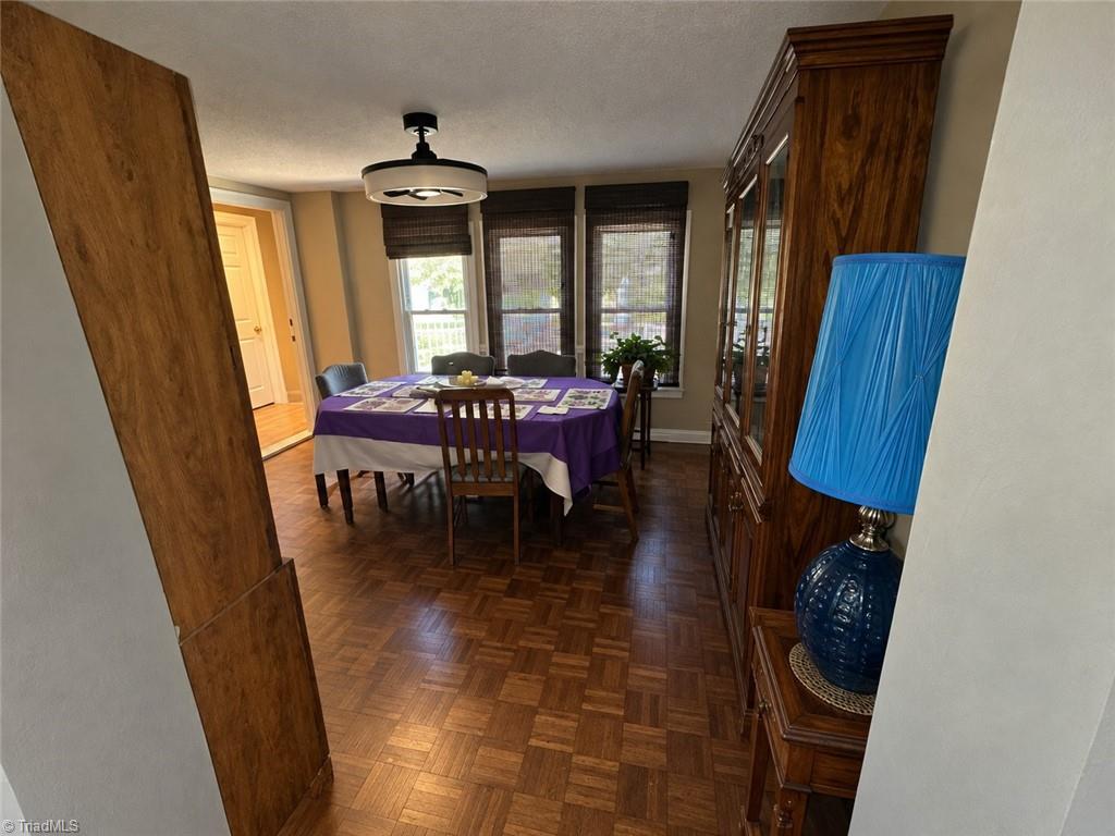 4711 Summit Avenue Property Photo 9