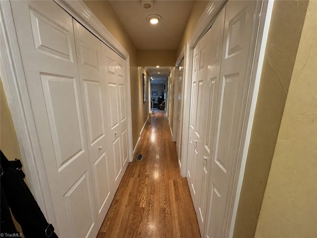 4711 Summit Avenue Property Photo 10
