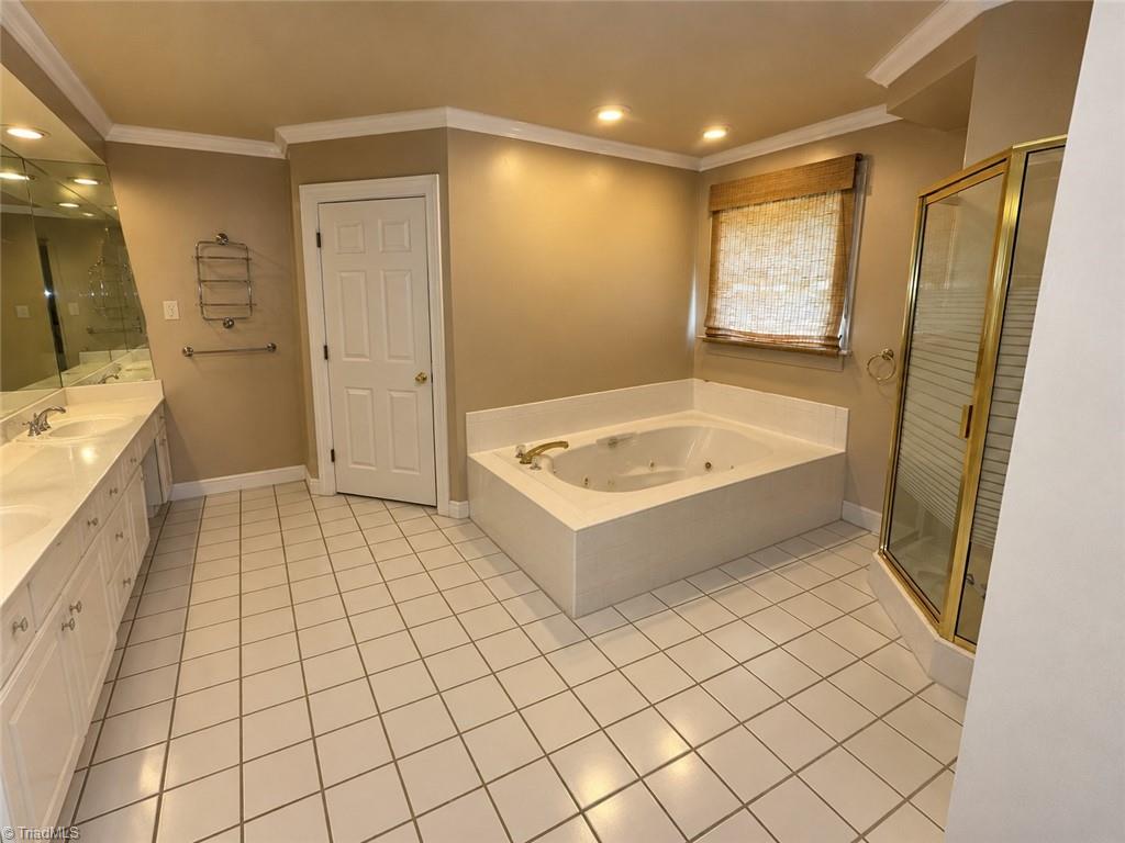 4711 Summit Avenue Property Photo 13
