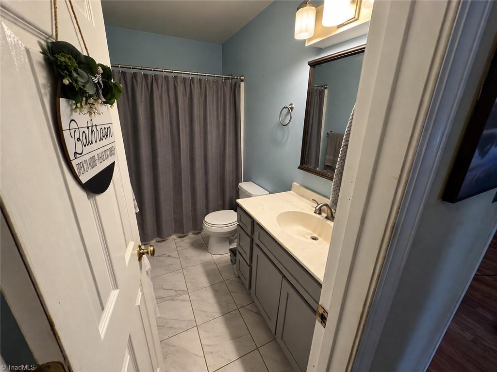 4711 Summit Avenue Property Photo 15