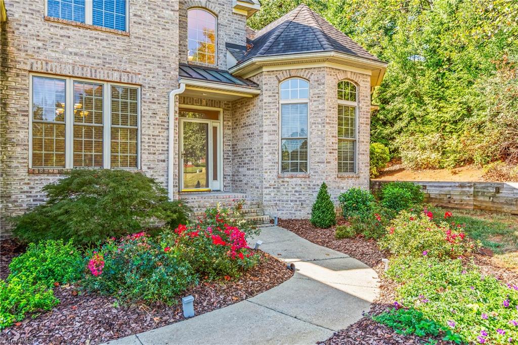 7479 Fox Chase Drive Property Photo 6